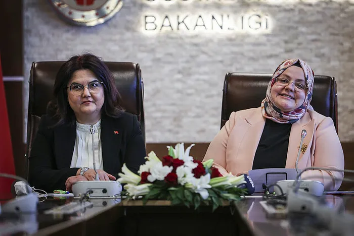 Aile ve Sosyal Hizmetler Bakanlığı görevini Derya Yanık devraldı