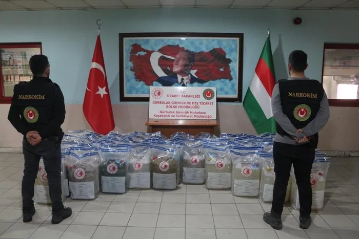 Ticaret Bakanı Mehmet Muş: TIR’da 1 ton 18 kg uyuşturucu ele geçirildi - 3