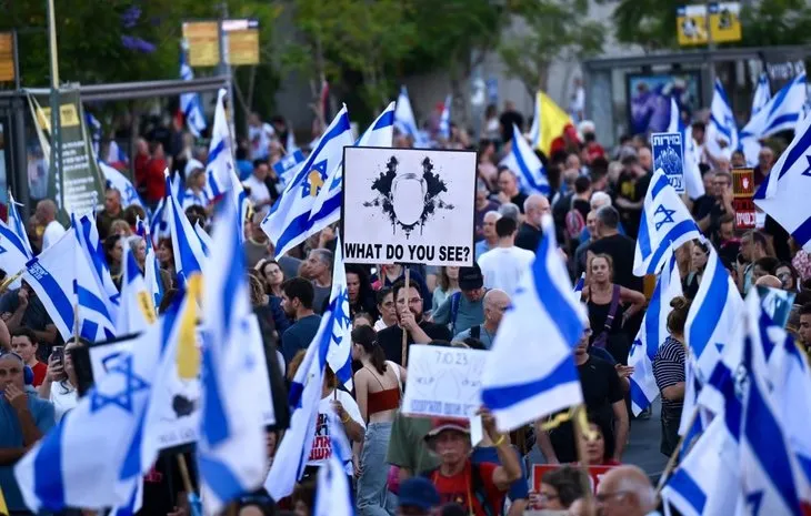 Netanyahu için çember daralıyor! İsrailliler katil Bibi’nin istifası ve esir takası anlaşması için sokaklarda döküldü
