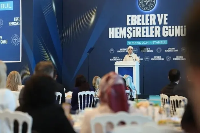Emine Erdoğan sağlık çalışanlarıyla buluştu: Her şey değişse de bir şey baki kalıyor