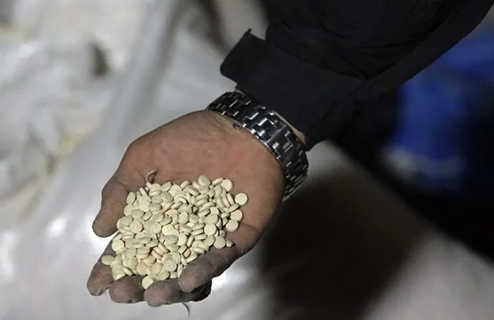zirhli-kapilar-kilitli-hucreler-gizli-tuneller-suriyede-gizemli-yeralti-odalari-bulundu-1741095220449.jpg Foto: AFP