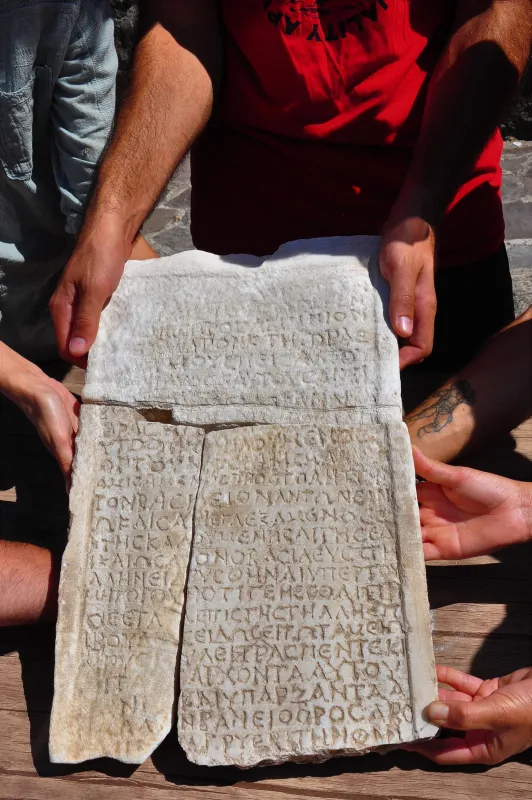 manisadaki-aigai-antik-kentinde-kesfedilmisti-1800-senelik-yazitin-gizemi-cozuldu-1664706033875.jpg Manisa’daki Aigai Antik Kenti'nde keşfedilmişti! 1800 senelik yazıtın gizemi çözüldü - 2