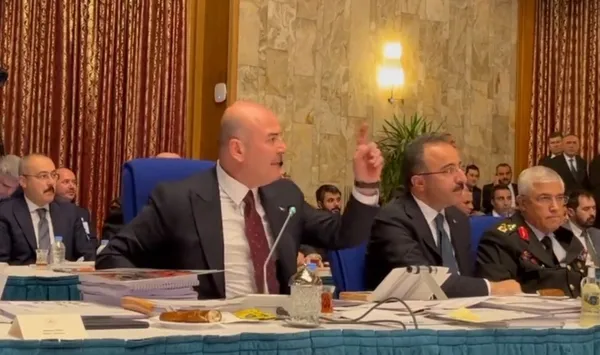 Bakan Soylu’dan TİP’li Şık ile HDP’li Turan’a yaylım ateşi: Otur aşağıya terörist bozuntusu