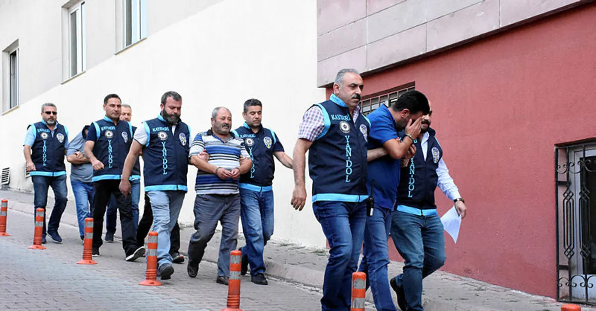 Kayseri'de engelli adamı dolandırmak isteyen çeteye eş zamanlı operasyon