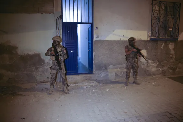 Şanlıurfa’da 350 polis ile ’torbacı’ operasyonu: 48 gözaltı