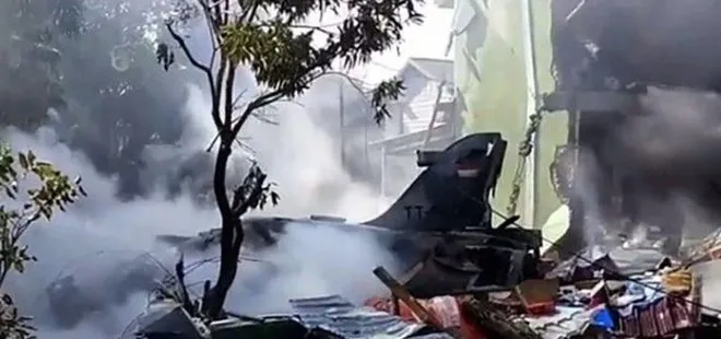 Son dakika: Endonezya’da askeri savaş uçağı düştü