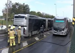 Üsküdar'da metrobüs yangını