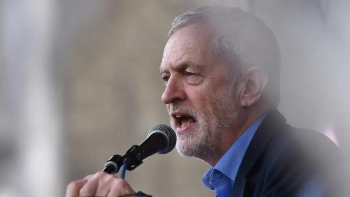 İngiltere'de ana muhalefetteki İşçi Partisi tek başına iktidar oldu