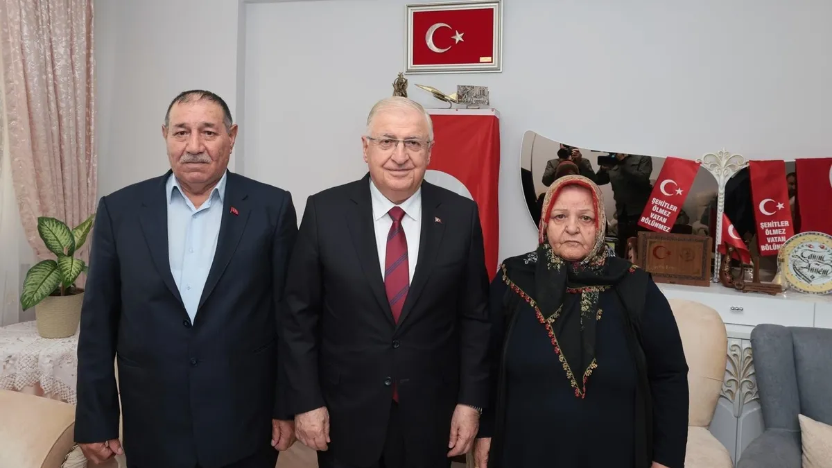 Bakan Güler'den şehit Jandarma Er Emin Polat’ın baba ocağına ziyaret!
