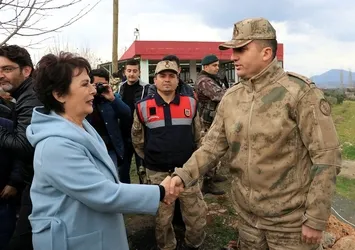 Hülya Koçyiğit: Kahraman Mehmetçiğimize iyi ki varsınız dedim