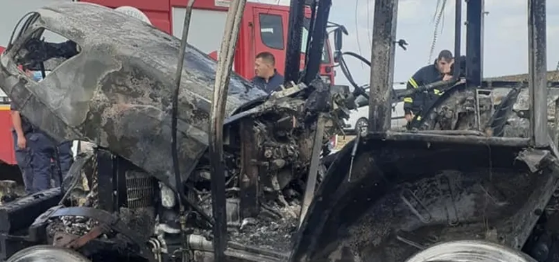 Egzozdan çıkan kıvılcım traktörü kül etti