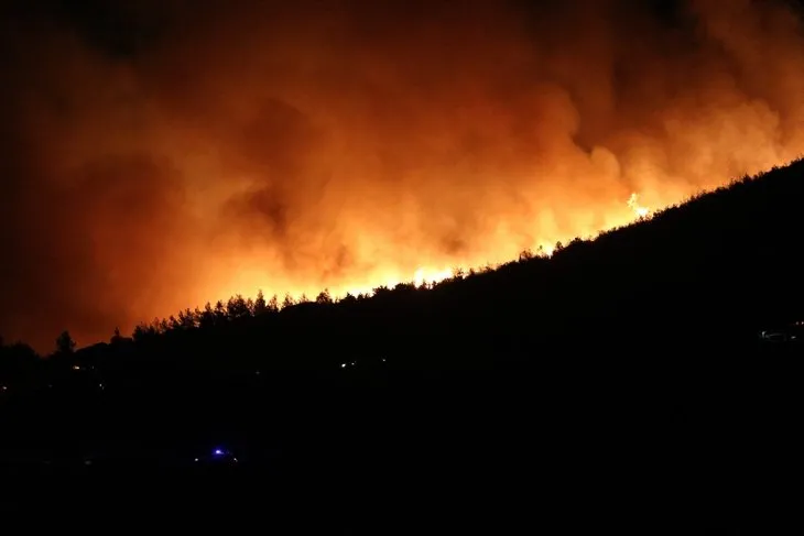 İzmir Çeşme’de orman yangını | Ekipler seferber oldu! Alev kapanında son durum ne?