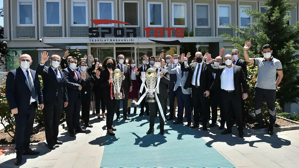 Son dakika | İşte şampiyonların kupaları! Merakla bekleniyordu