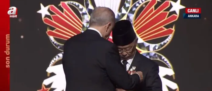 Başkan Erdoğan’dan Malezya Kralı Al-Mustafa Billah Şah’a Devlet Nişanı