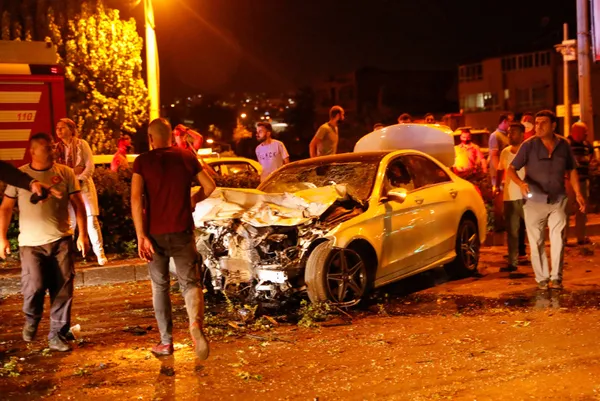 ihbara-giden-polis-araci-otomobille-carpisti-1-sehit-4-yarali-1628047548745.jpg İhbara giden polis aracı otomobille çarpıştı! 1 şehit, 4 yaralı - 4