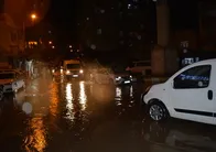 Mardin'de ev ve işyerlerini su bastı