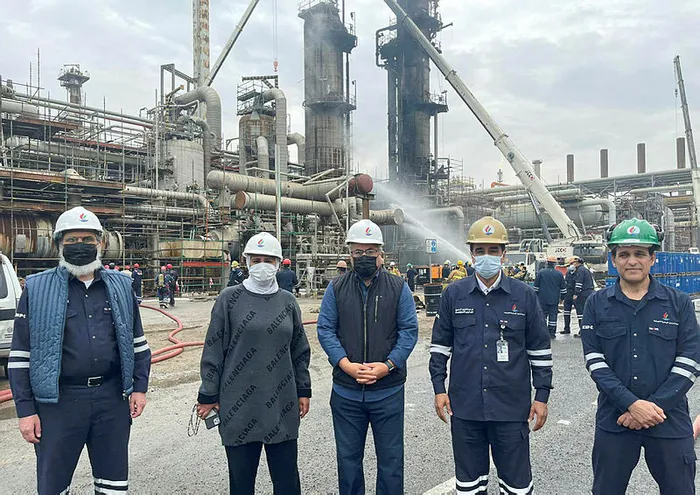 kuveytin-en-buyuk-petrol-rafinerisinde-yangin-2-olu-10-yarali-1642188404335.jpg Kuveyt’in en büyük petrol rafinerisinde yangın: 2 ölü 10 yaralı - 1