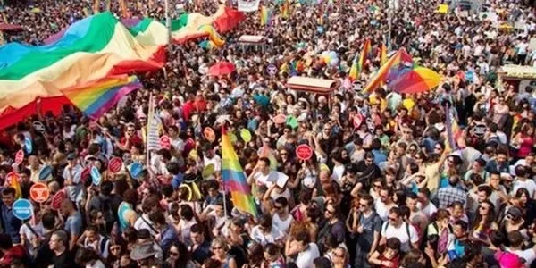 Büyük Aile Platformu TBMM’ye dilekçe verdi! LGBT terörünün sonlanması için 150 bin ıslak imza...