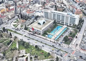 İBB'deki yolsuzluk davasında çarpıcı itiraf: Parayı Özgür Karabat'a ait çakarlı araçla İmamoğlu İnşaat'a taşıdım