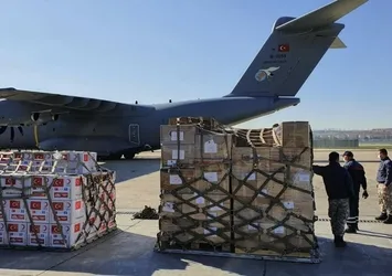 Türkiye'nin gönderdiği yardım uçağı Somali'ye ulaştı