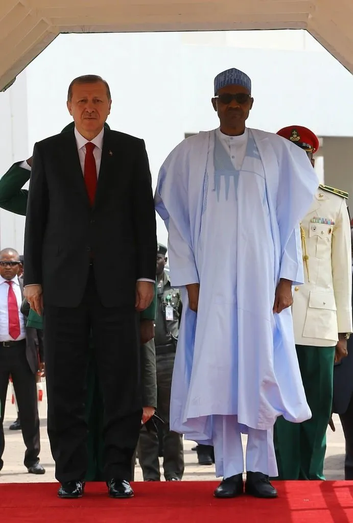 Cumhurbaşkanı Erdoğan Nijerya’da resmi törenle karşılandı