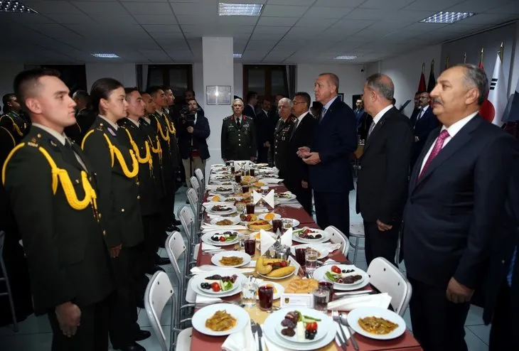 Başkan Erdoğan, Milli Savunma Üniversitesi öğrencileriyle iftarda yaptı