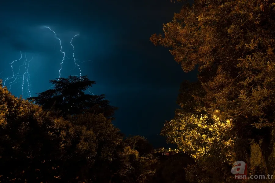 İstanbul’da şimşek ve gök gürültüsü geceyi gündüze çevirdi 10