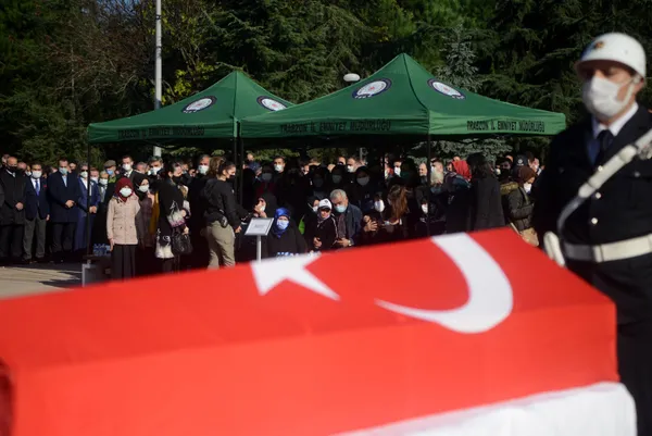 trabzonda-polisi-sehit-eden-genc-konustu-boyle-olacagini-dusunmemistim-1637574821918.jpg Trabzon’da polisi şehit eden genç konuştu: Böyle olacağını düşünmemiştim - 7