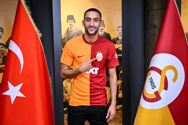 Hakim Ziyech Galatasaray’da! KAP’a bildirildi | Ziyech RAMS Park’ta taraftara üçlü çektirdi