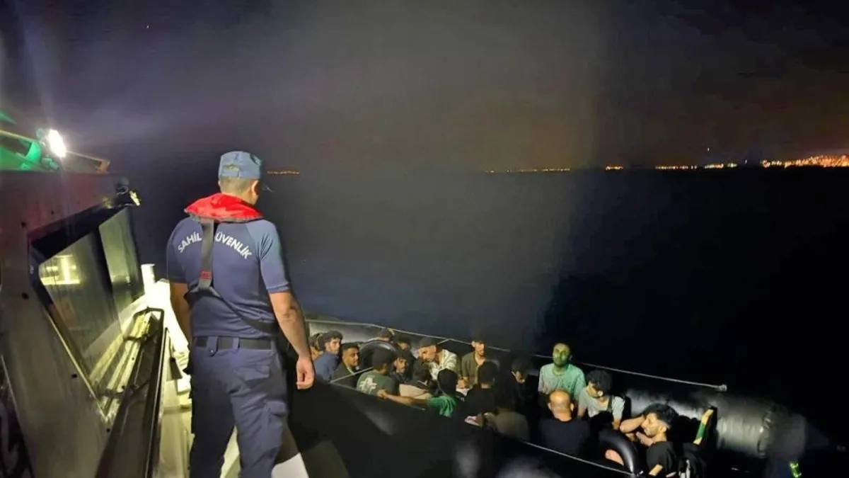 Kuşadası'nda 18 düzensiz göçmen kurtarıldı