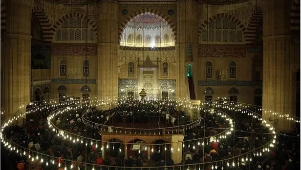 Bayramın Müjdecisi Arefe Gününde Okunacak Dualar Neler? Sevgi, Bağışlanma ve Bereketin Gününde nasıl dua edilmeli?