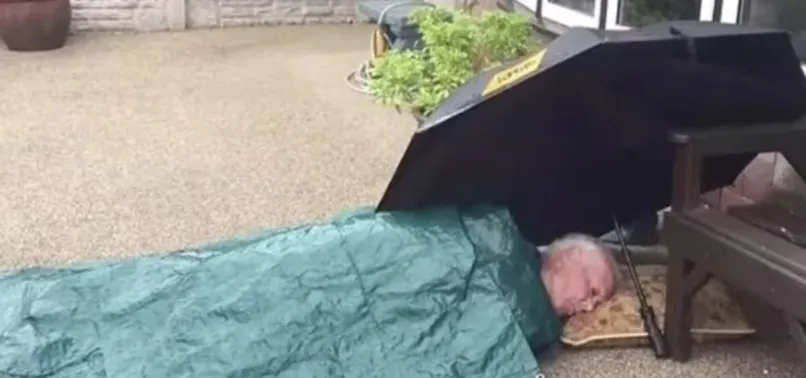 İngiltere’de sağlık krizi çığ gibi büyüyor! Kanser hastası 7 saat yol ortasında yatarak ambulans bekledi! Görüntüler ülkeyi karıştırdı