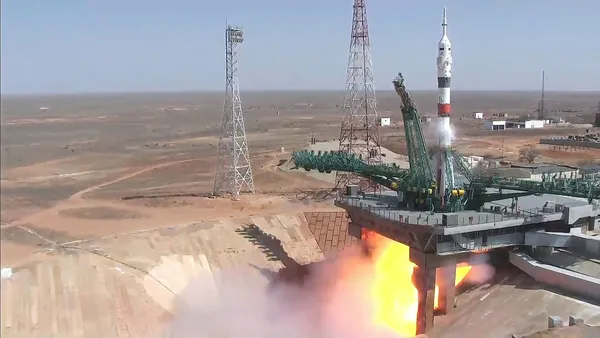 NASA astronotu ve kozmonotların ISS'e yolculuğu başladı - 1