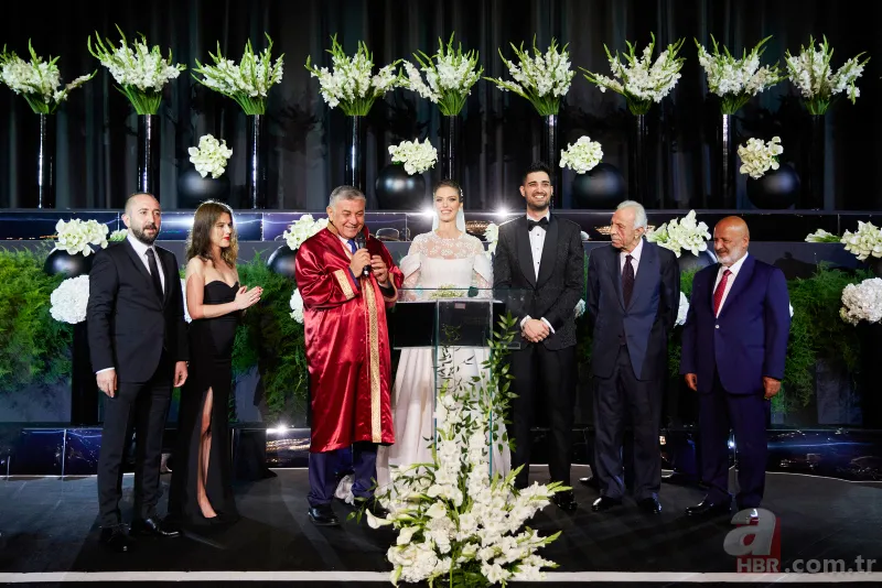 İbrahim Tatlıses'in Yasemin Şefkatli’ye taktığı takının fiyatı dudak uçuklattı 3