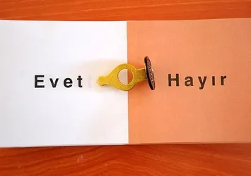 Adil Gür'den referandum yolunda son anket