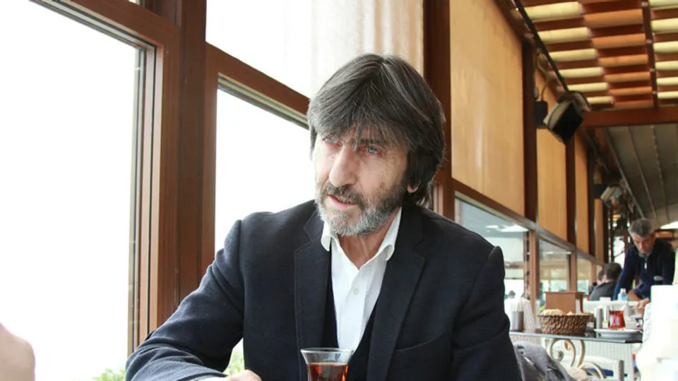 Rıdvan Dilmen: Onu kulübeye al hocam!