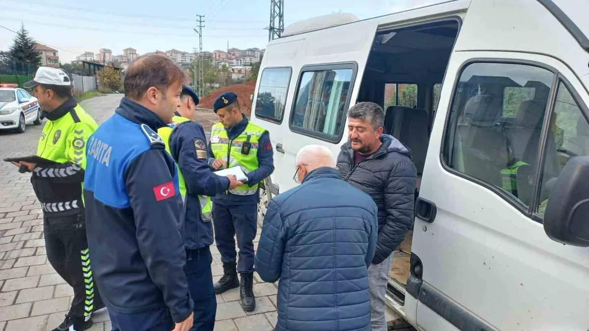 Alaplı'da öğrenci servislerine denetimler aralıksız sürüyor