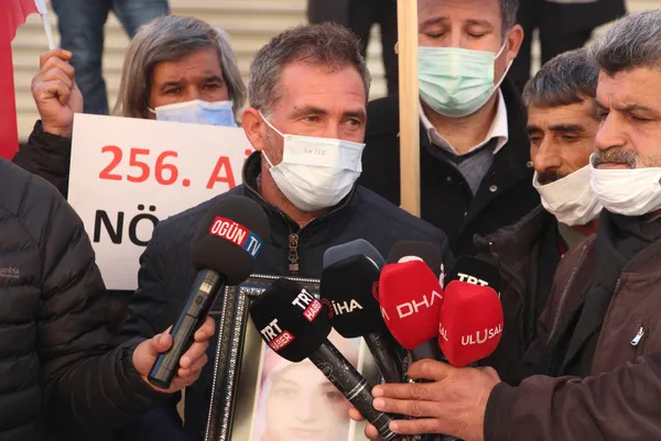 1643885982625.jpg HDP binası önündeki evlat nöbeti 885'inci gününde! Aile sayısı 257'ye yükseldi: Gelene kadar ayrılmayacağım - 1