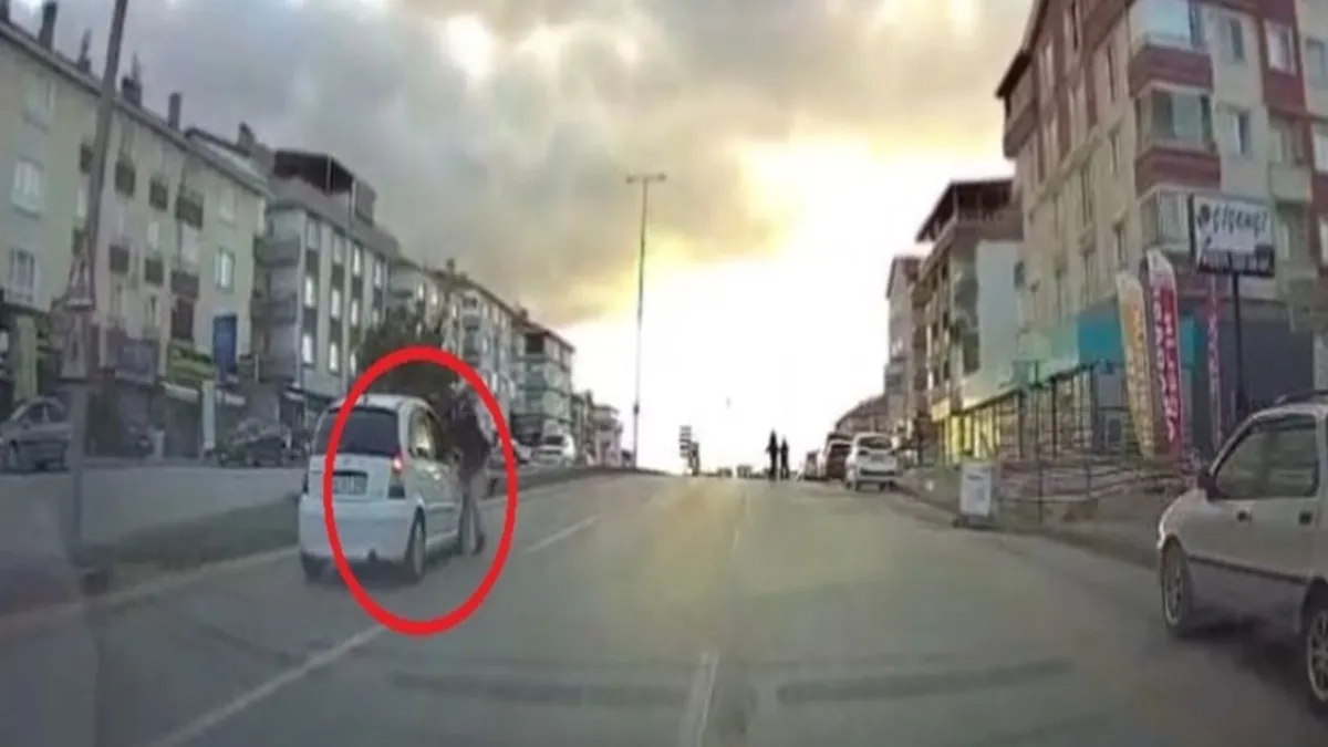 Başkentte korkutan kaza: Otomobil sürücüsü yolun karşısına geçen 2 yayaya çarptı