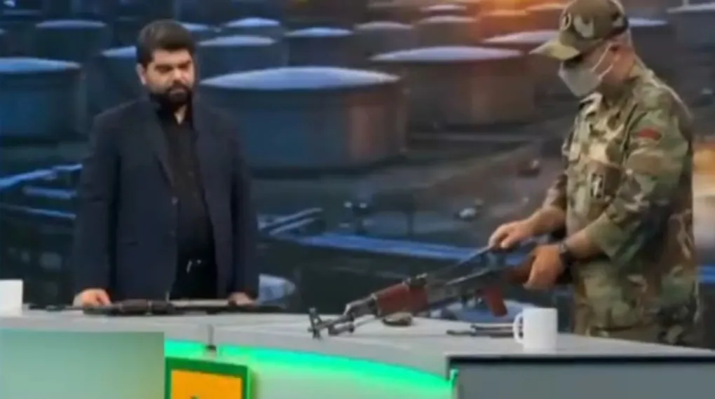 İran’dan canlı yayında silahlı gözdağı: BAE bayrağını hedef aldılar