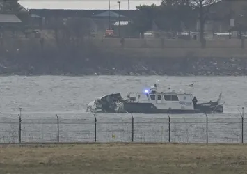 ABD'de helikopter mavnanın üzerine düştü: 2 ölü