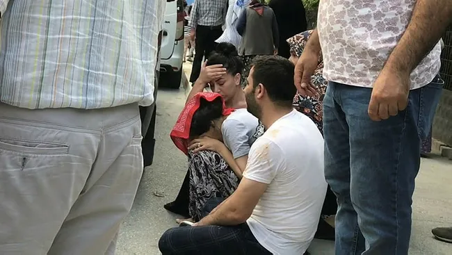 İstanbul’da kucağında çocuğuyla ambulansa koşan babanın feryadı yürek yaktı - 5