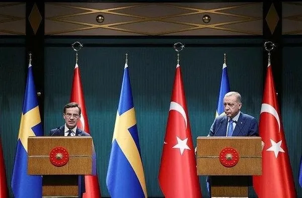 NATO’ya ve Türkiye’ye söz veren İsveç’te tablo aynı: Terör örgütü PKK-YPG yandaşları Stockholm’de gösteri yaptı