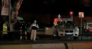 Eyüpsultan’da lüks otomobile silahlı saldırı!