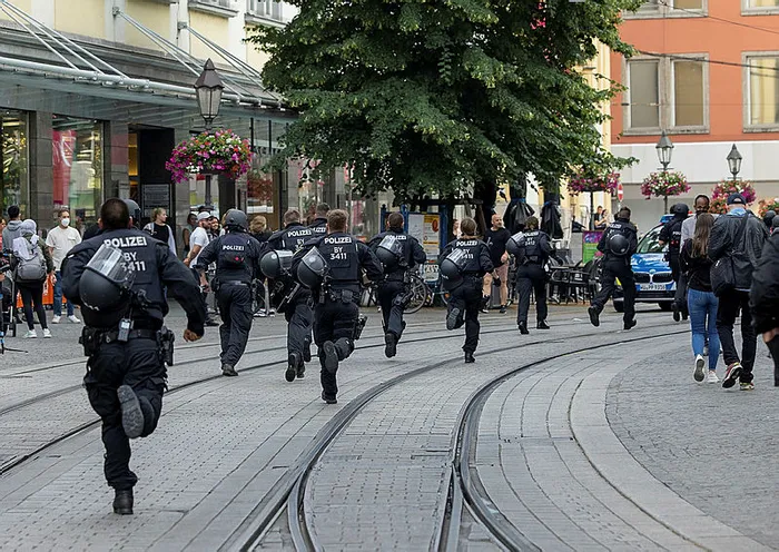 Son dakika: Almanya'nın Würzburg şehrinde bıçaklı saldırı şoku: 3 ölü en az 6 yaralı - 6