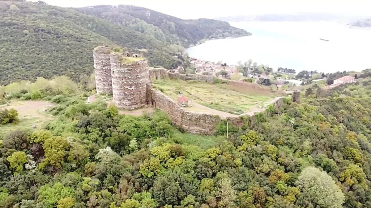 Yoros Kalesi harabeye döndü! İBB'nin restore edeceğini açıkladığı kale içler acısı halde...