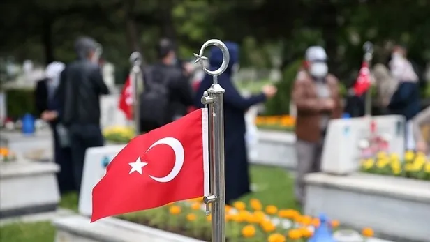 Bayramda mezarlıklar ziyarete açık mı, serbest mi? Ramazan Bayramı'nın birinci günü kabir ziyareti yasak mı? - 1