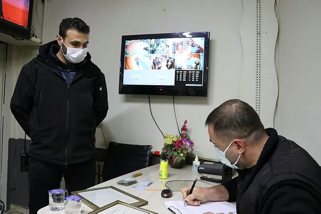 Bursa’da kamerayla izlenen gizli geçitli dernek lokaline baskın - 2