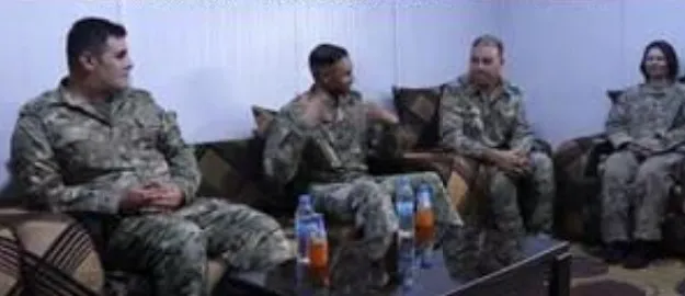 Terör örgütü YPG ABD'li komutana dostluk plaketi verdi - 1