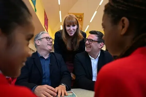 İngiltere'nin yeni Başbakanı Andy Burnham oldu - 8